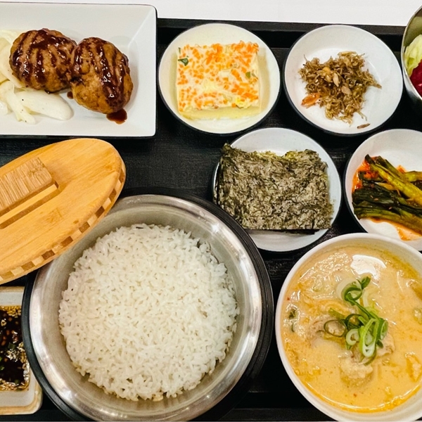 급식메뉴, 삼성웰스토리, 돌솥밥&수제떡갈비